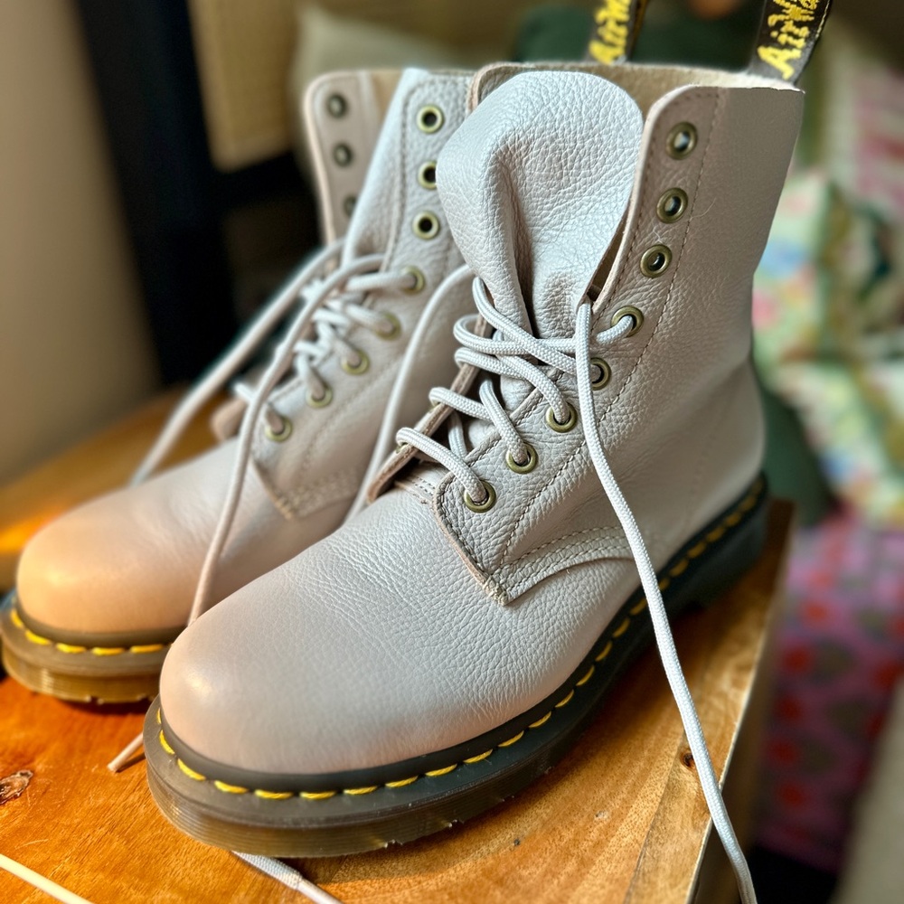 Dr. Martens 1460 Pascal Virginia Leather Women's Boots